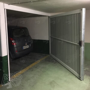 Portes de garage battantes – Boxes en sous-sol